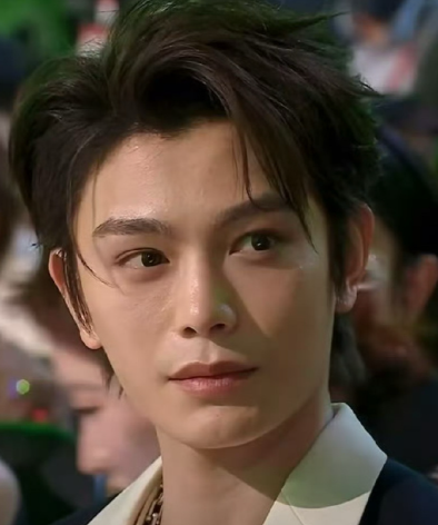 现实里看到的丁禹兮，生得毛孔都看得见​​​