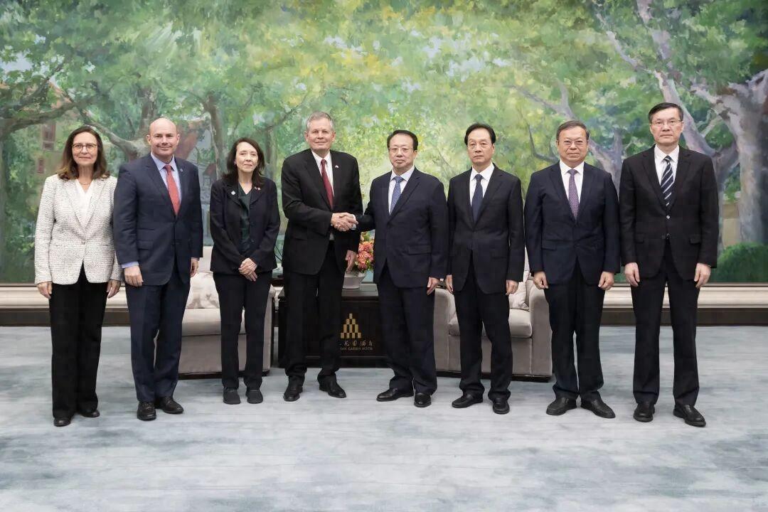 不等了，美国派人访华5月5日，美国蒙大拿州共和党联邦参议员戴安斯率领的美国参议