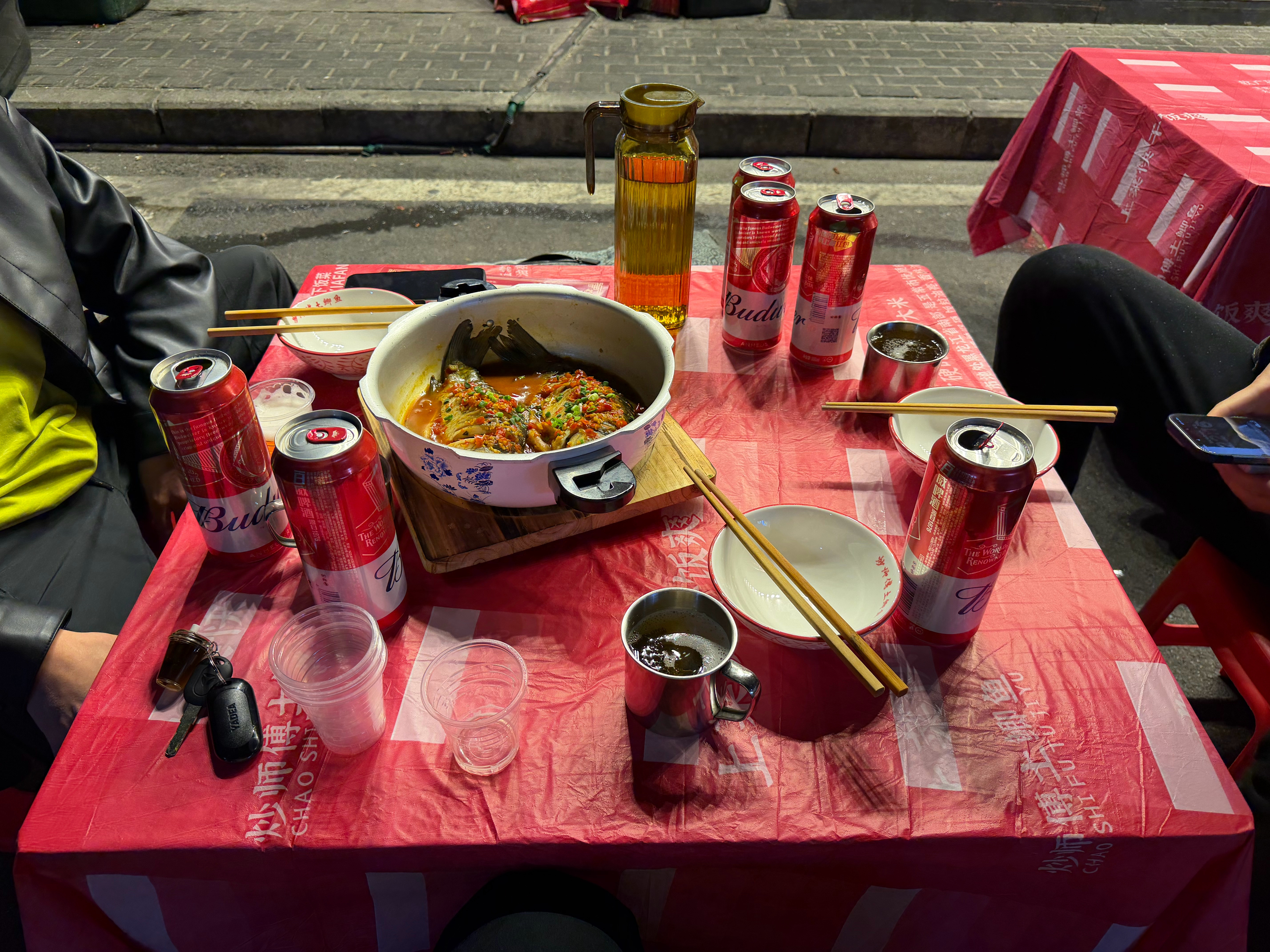 阿西吧，走路8公里，遇到2个同事在吃夜宵，深圳的总面积为1997.47平方公里，