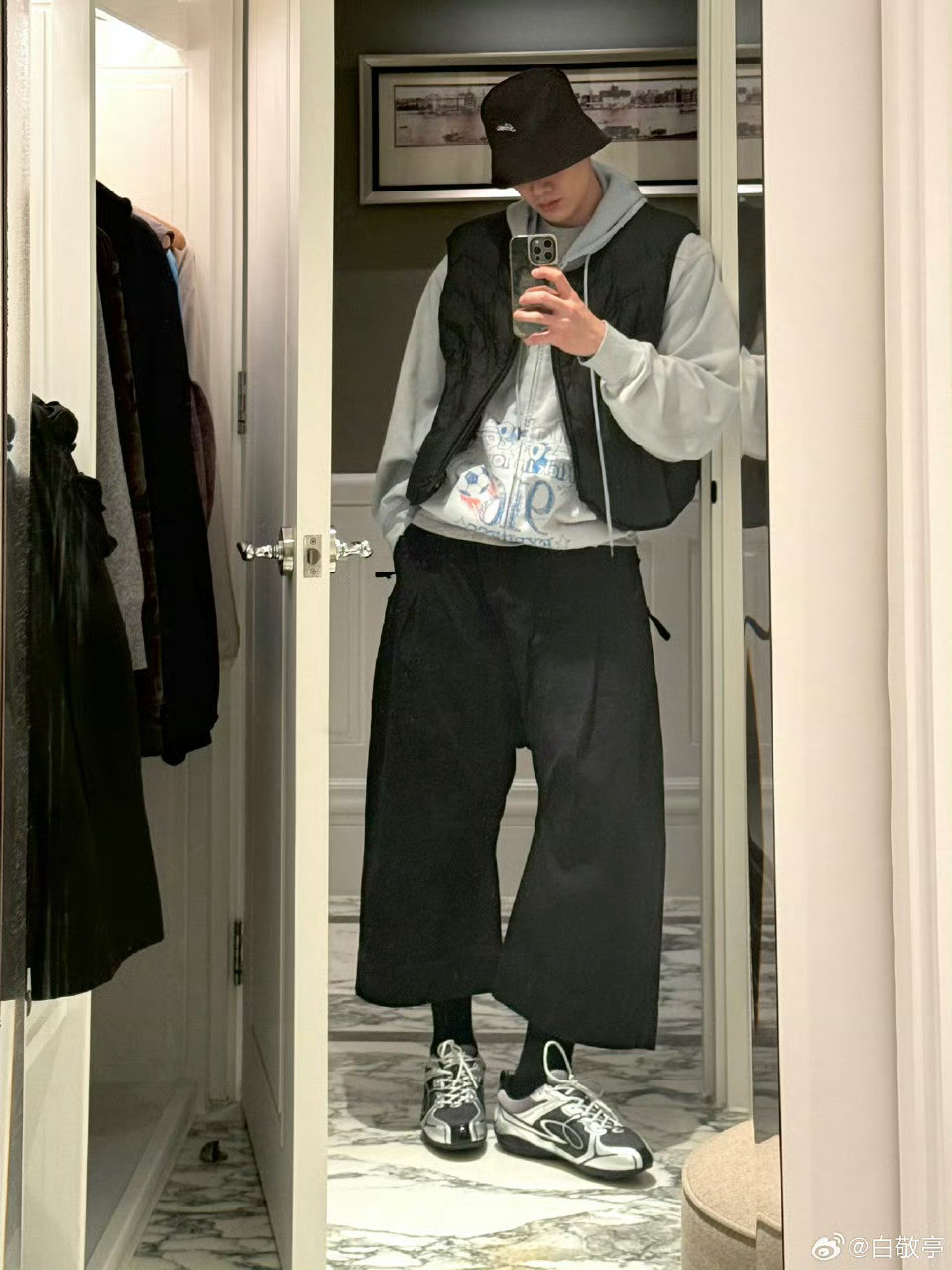 可以跟着白敬亭学穿搭