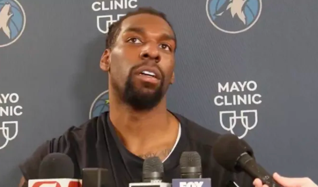 森林狼球员纳兹-里德在接受记者采访时谈到了杰登-麦克丹尼尔斯对丹佛掘金全员防守不