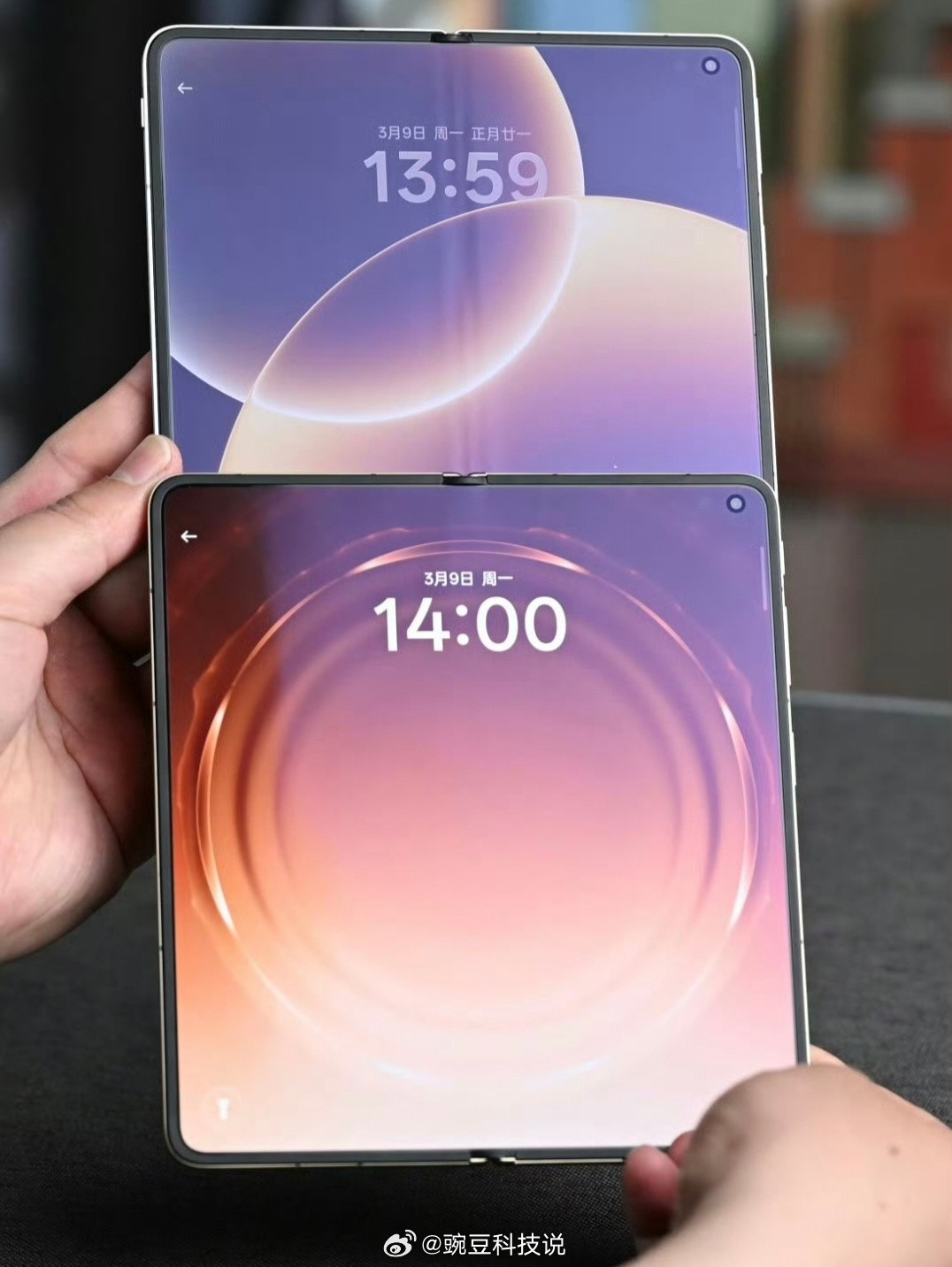 这是OPPOFindN6和荣耀MagicV6这跟对比？高下立判啊！