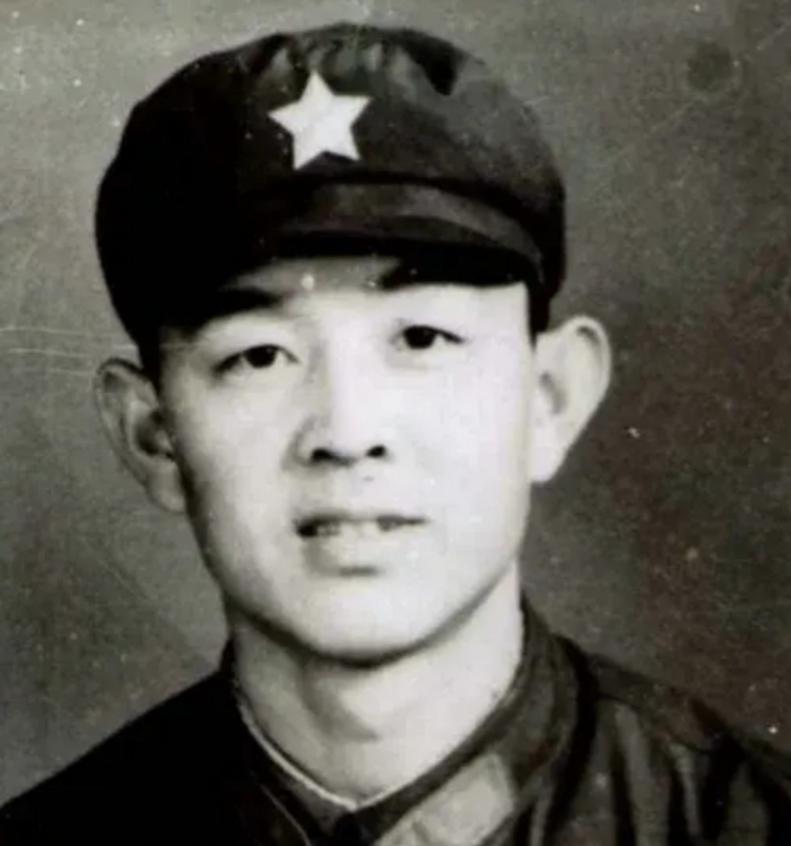 1979年，对越自卫反击战中，李庆海在护送师部首长突围后，又杀了回去，这时，一颗