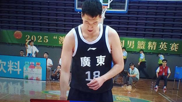 广东全运男篮77比82不敌新西兰男篮，得了亚军，奖杯被新西兰捧走！[哭哭]广东