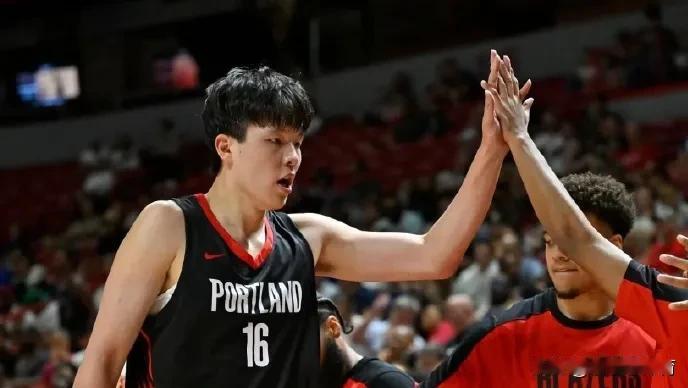 杨瀚森夏季联赛虽填满数据栏，但暴露了一个严重的问题！今日NBA夏季联赛开拓者