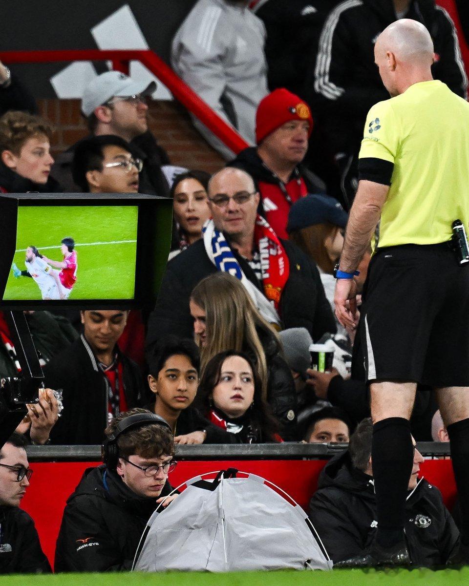 曼联1比2利兹联LisandroMartínezissentofffo