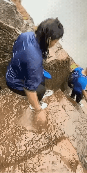 风景再美也不敢去，这要是一个人滑倒估计都得下去。