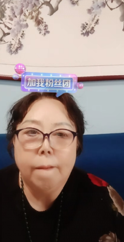 相声教育家马贵荣还是心系听云轩和曹云金，开播第一时间就聊起了广茗阁的事件，并盛赞