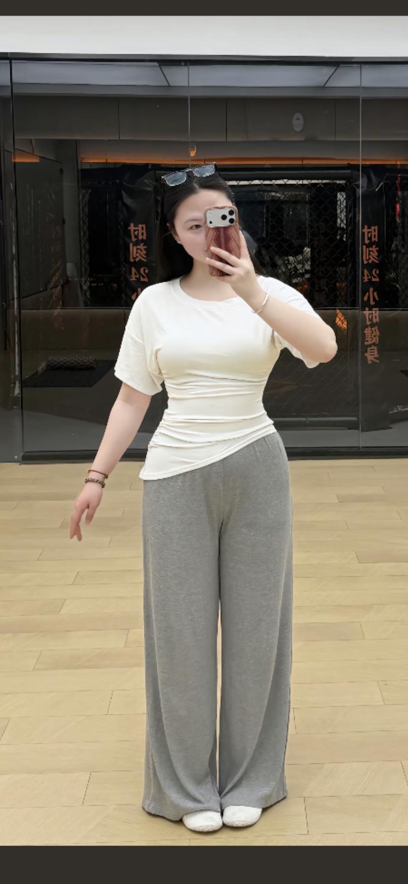 镜中人影，岁月静好。