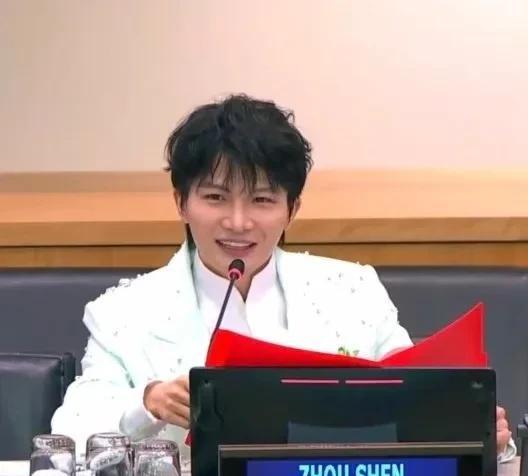 祝周深出道十一周年快乐！2014年7月25日周深在好声音舞台正式出道，十一年了
