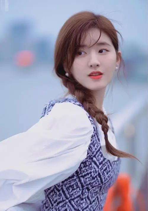 刷到赵露思开直播，只听她说了一句话，就惊奇地发现，她的天赋居然在带货这个赛道完美