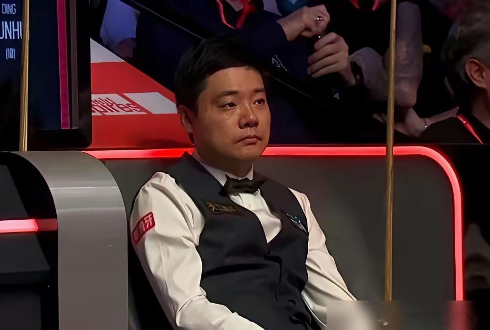 别再叫丁俊晖“丁主任”了，他每年自掏8万块，在英国养着一帮中国小将，快把自己亏成