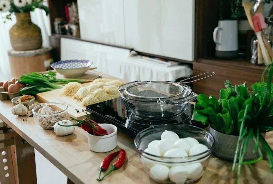 【食疗在肿瘤治疗中的应用】健康科普国医的精诚力量中医经典有曰：“人以五谷为本”、