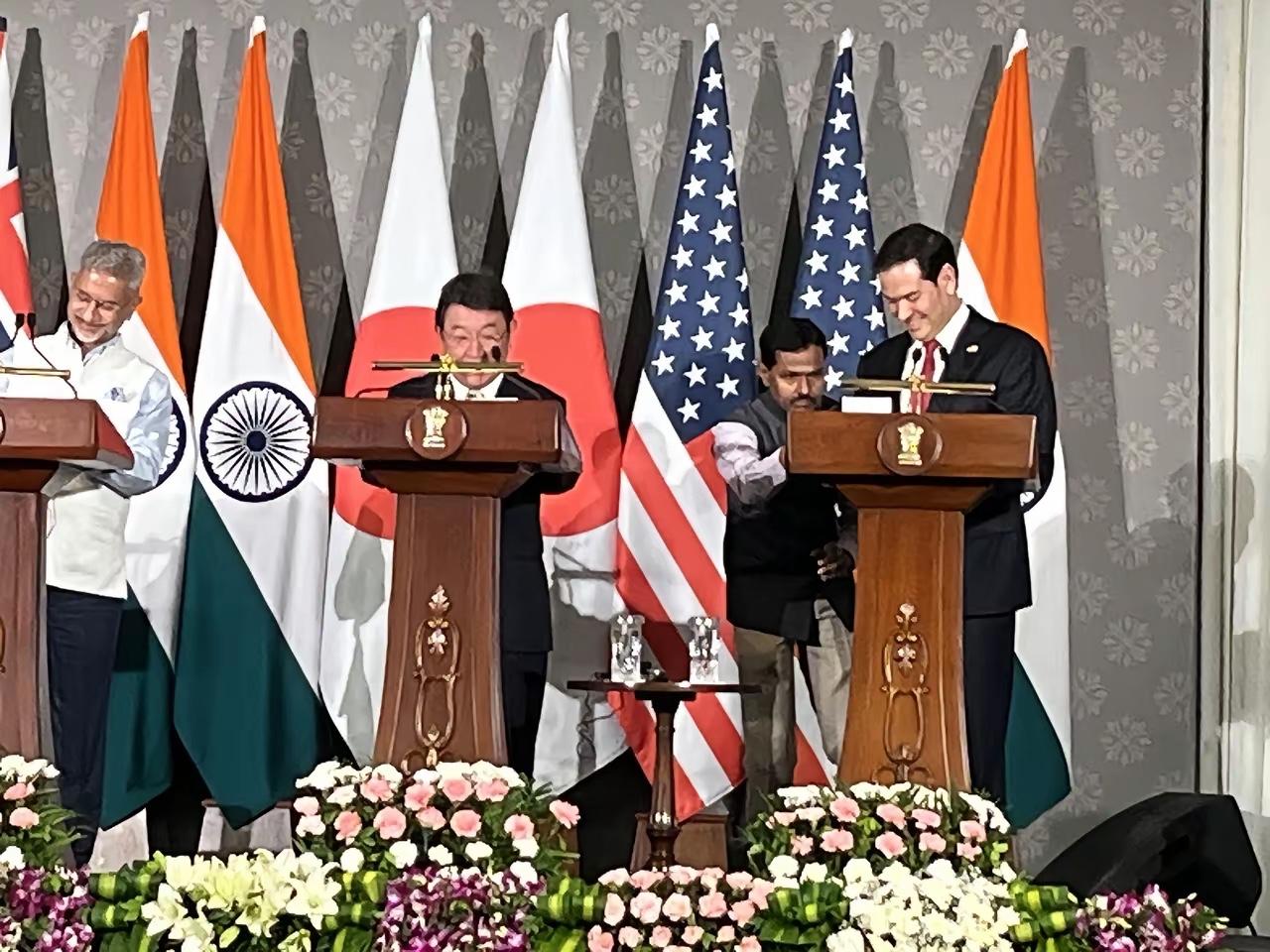尴尬了！日本从首相到外相，咋都在外交场合翻车呢？两个月前，日本首相在白宫憋着