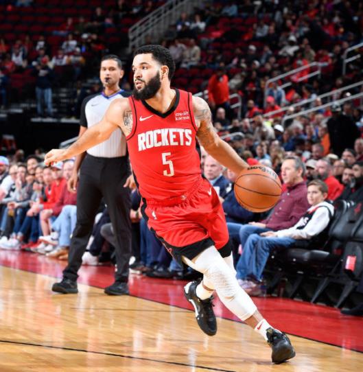 范弗里特不仅是火箭队最好的传球手和组织后卫，而且他的防守能力也相当不错。当年范弗