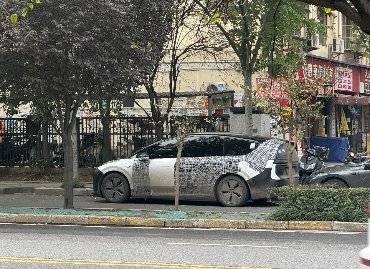 理想i9这是理想i9？感觉理想i系列还是小的好看，做大了有点。。。[捂脸哭]一言难