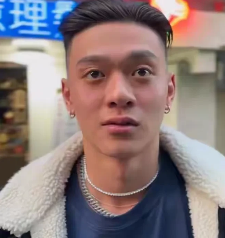 陈宝莲的儿子长的真帅，这遗传基因就是跟陈宝莲啊。陈宝莲当年可是红遍娱乐圈的艳星
