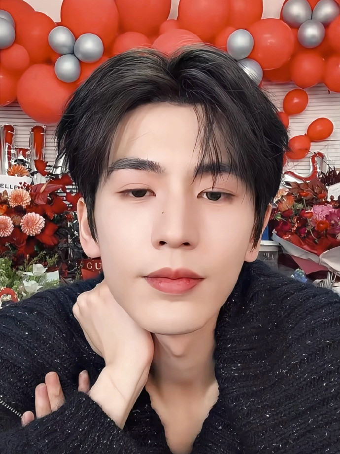 离开张凌赫谁来逗我笑被张凌赫b到了被张凌赫b到了，霸总口吻总有一天会喜欢上我的，