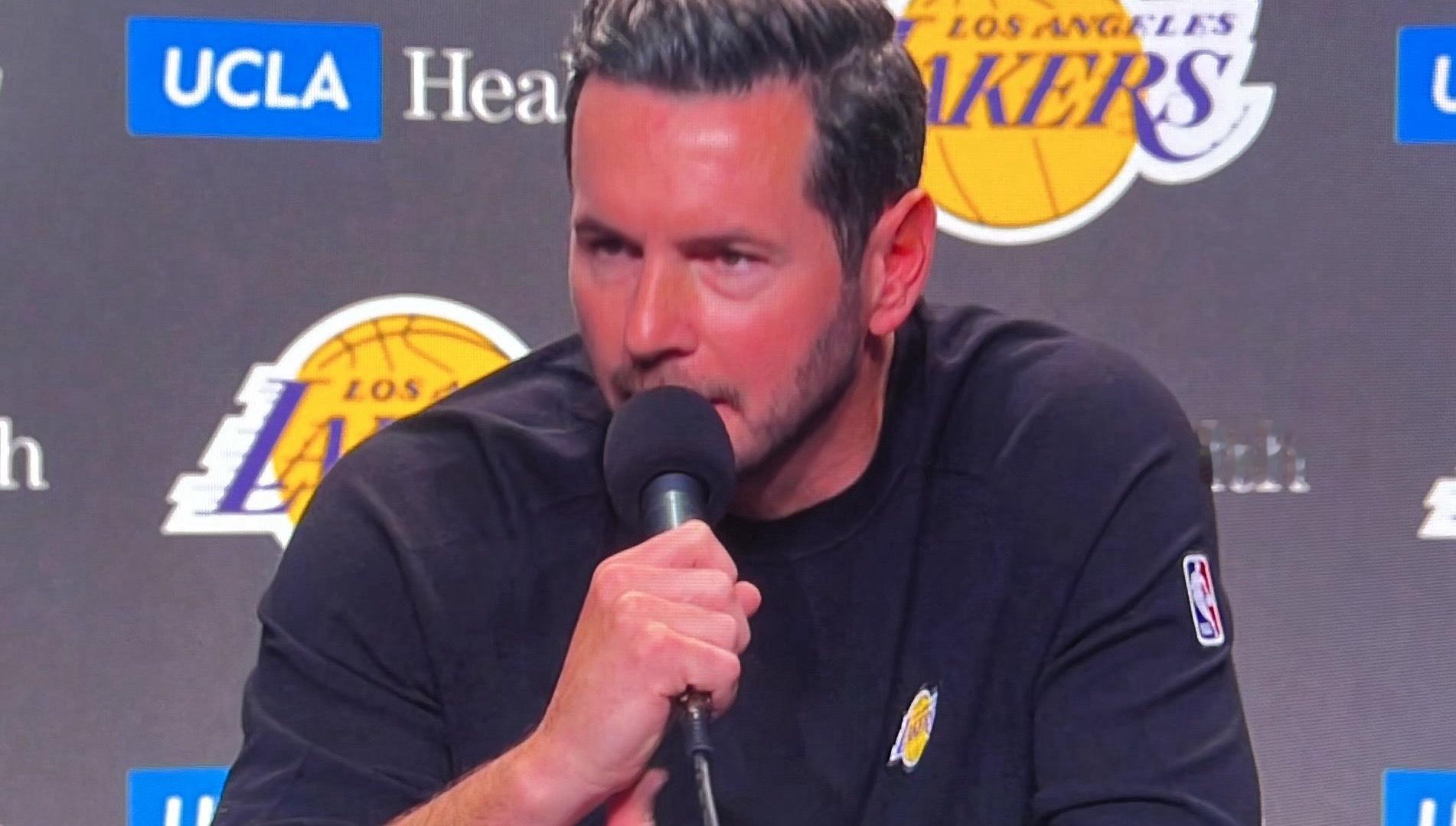 哈哈哈，到底谁难受？雷迪克谈东里：“我们每天都会沟通情况。昨天登机前我和东契奇聊