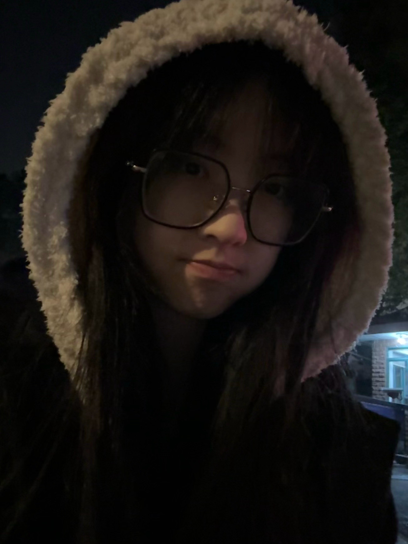 男朋友的前女友是意外去世的，他和女朋友在一起之前是很自闭的一个人，他们一起八年，