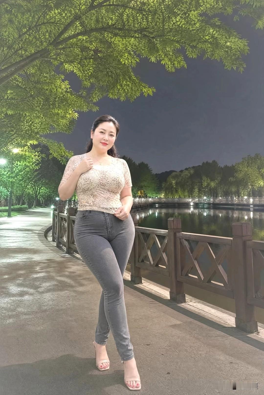有些美，不用过多修饰与装饰，站在哪里，就是一道风景。