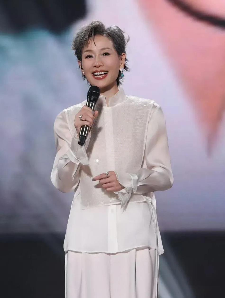 叶童终止了新白娘子演唱会这事儿告诉我们:茶凉了，就不要再续了，再续也不是原来的