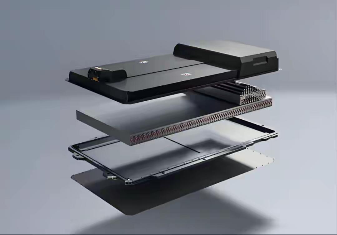 我朋友上个月差点在高速上出大事。不是他车技不行，是车机先死机了。导航黑屏，转向灯