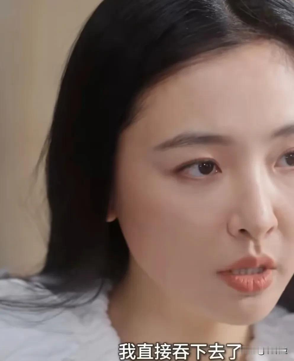 吴倩的童年绝不能称之为“家教严”。孩子被狗咬，父亲第一时间不是关心孩子，而是打