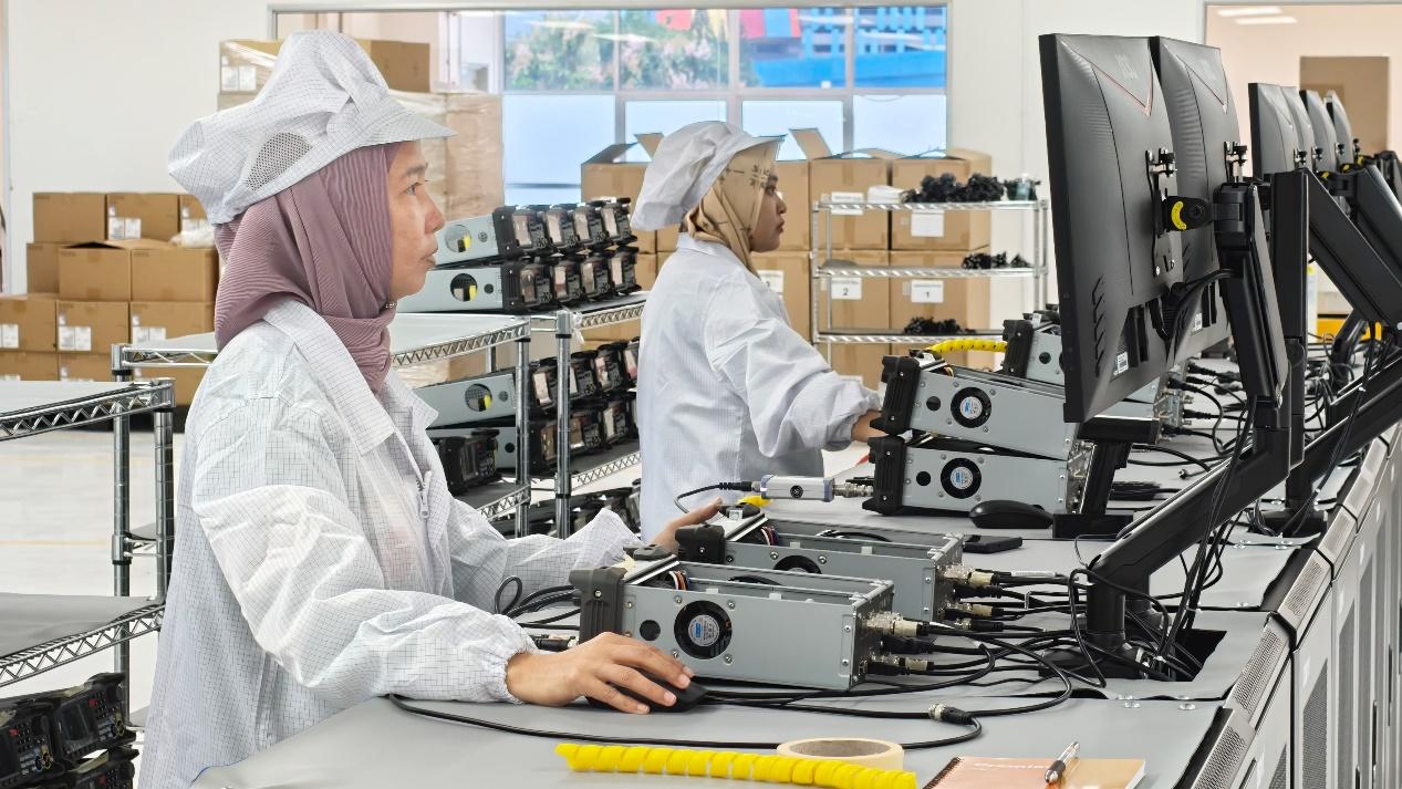 日本从马来西亚大肆进口稀土，这一下吉隆坡真慌了。马来西亚部长火速重申出口禁令，因