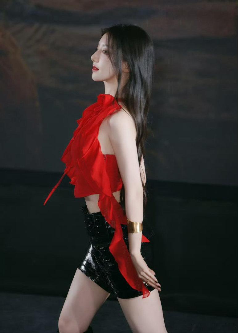 谁教王鹤润这么剪辑的王鹤润剪辑界来新人了在内娱普遍佛系营业的当下，王鹤润用最真诚