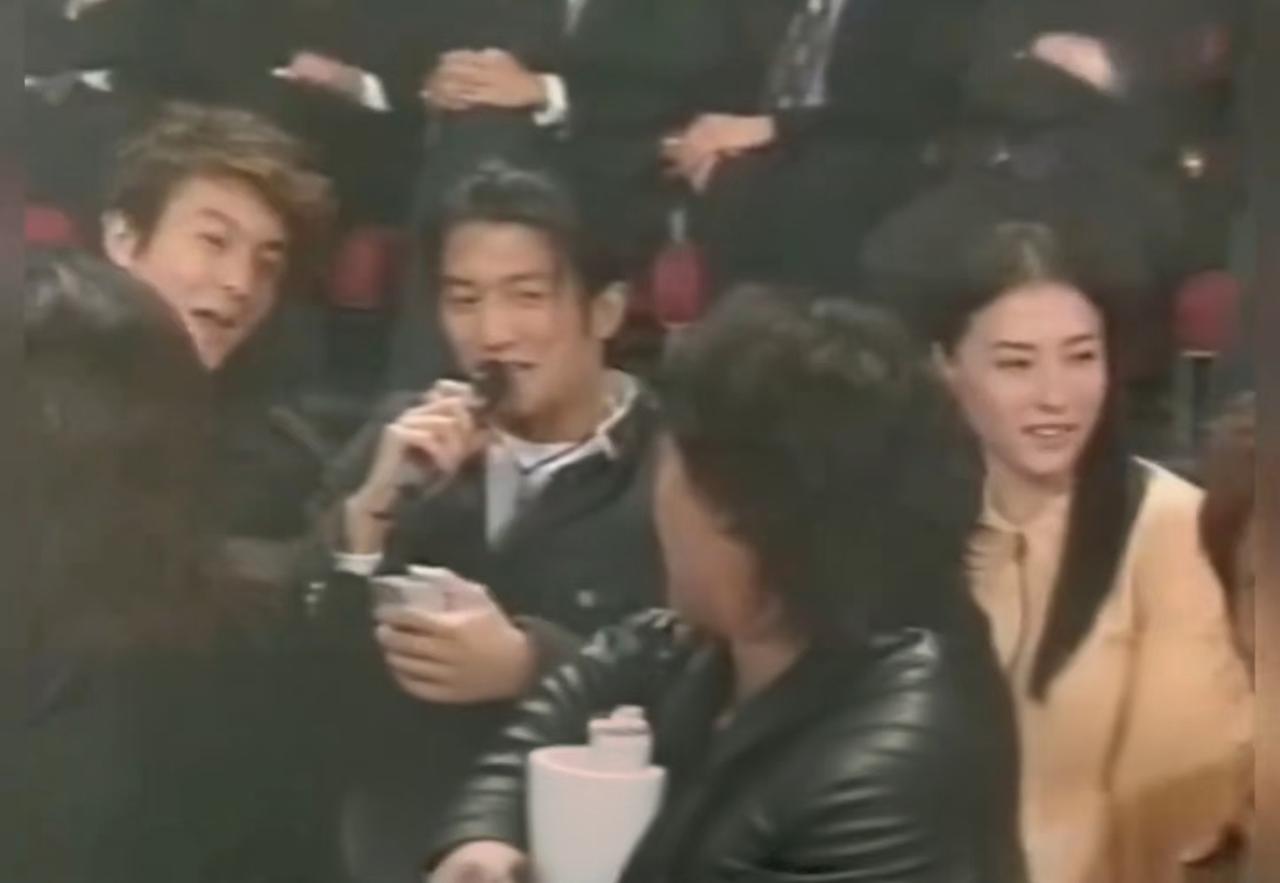 2001年，谢霆锋，陈冠希和张柏芝一同出席颁奖典礼，三人同框画面十分养眼，当年的