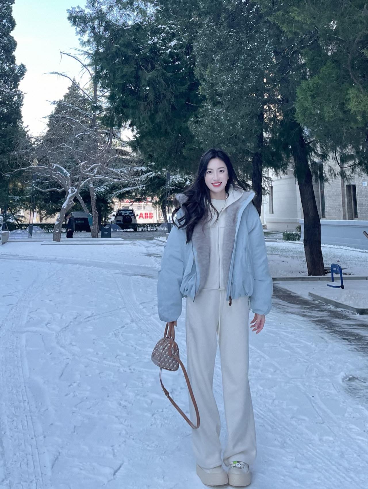 雪中漫步，心旷神怡