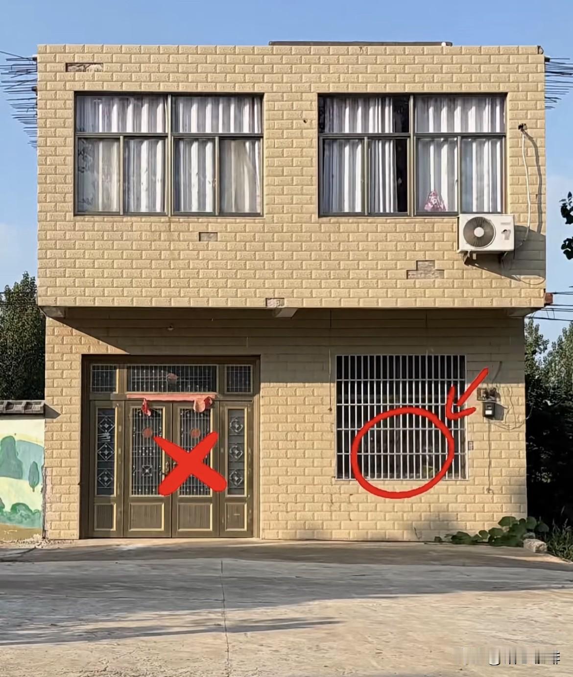 这自建房🏠窗和大门左右改造互换位置，改造后是否更好一些呢⁉️大家觉得怎么