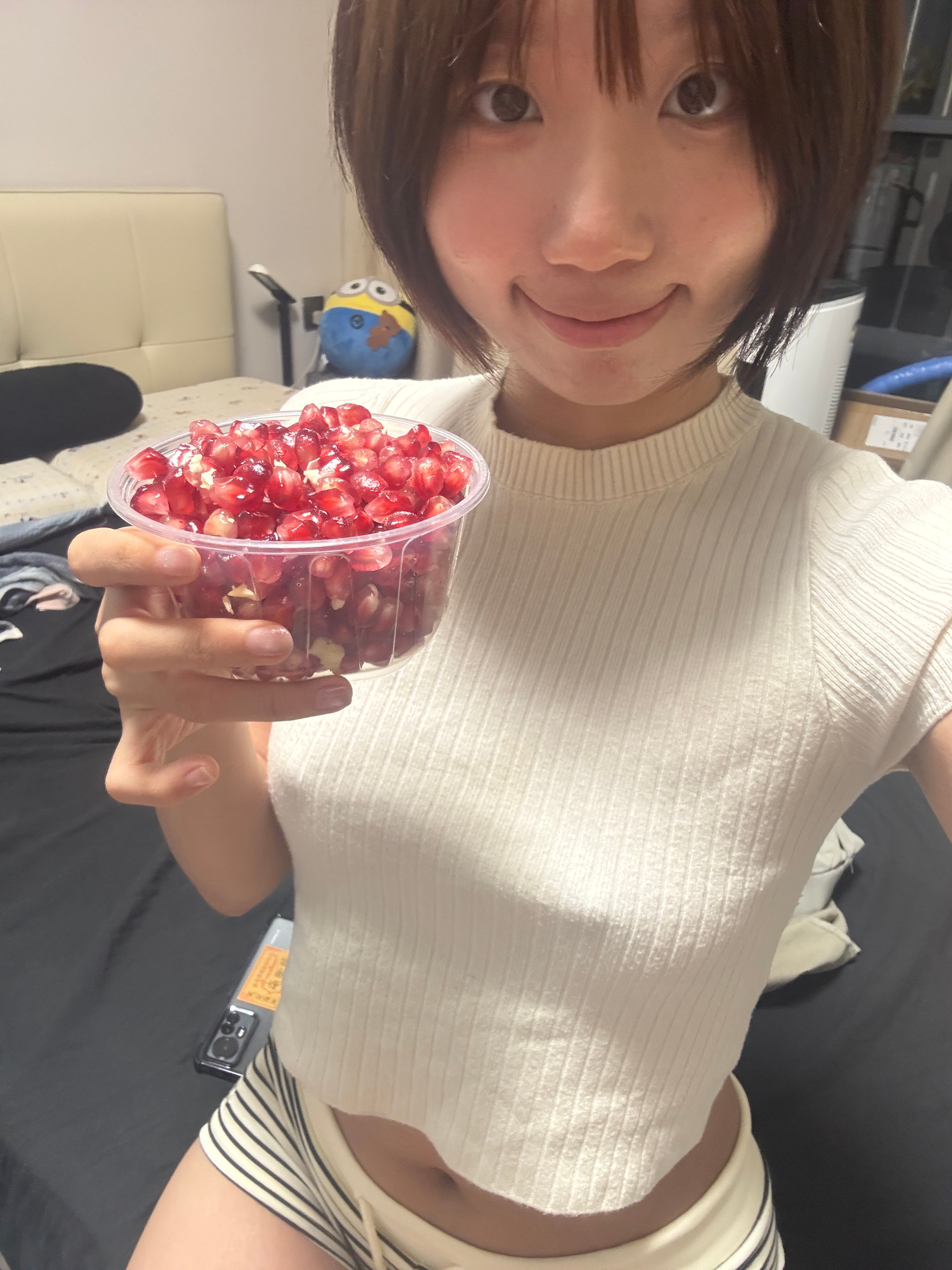 满满一碗石榴软籽石榴籽是可以直接吃的吗？​​​