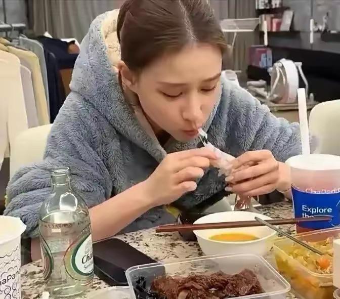 何超莲这富炫得，让人竟然哑口无言