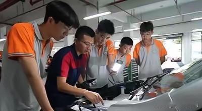 全国4400万新能源车主，现在最闹心的不是续航，是修车！三电一坏只能去4S店，价