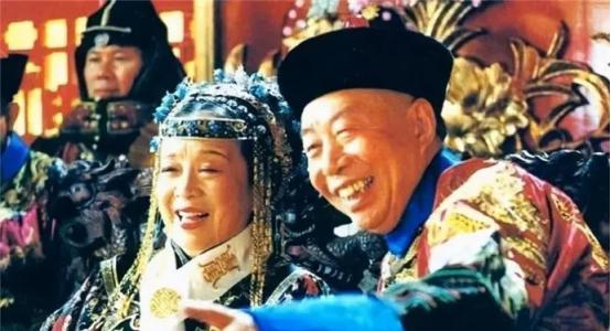 慈禧临终前死死盯着床前的李莲英，脑子里盘算着让他殉葬。伺候了老佛爷三十八年的李莲