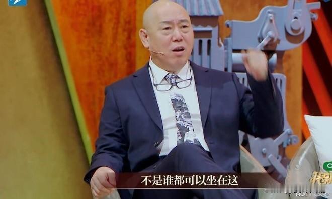 “周星驰老师在我眼里不是墙角。”这是张小斐的喜剧搭档许君聪，在六年前的当众告白，