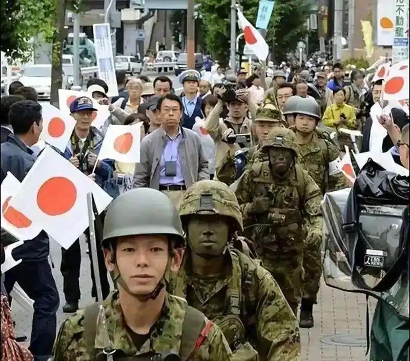 为什么日本近段时间越来越极端?答案很残酷：因为它已经没多少腾挪的空间了，眼前
