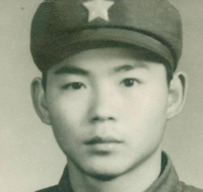 1979年战场上，越南老百姓逃难挡住我军道路，排长谢志熙下令重机枪开火！谢志熙不