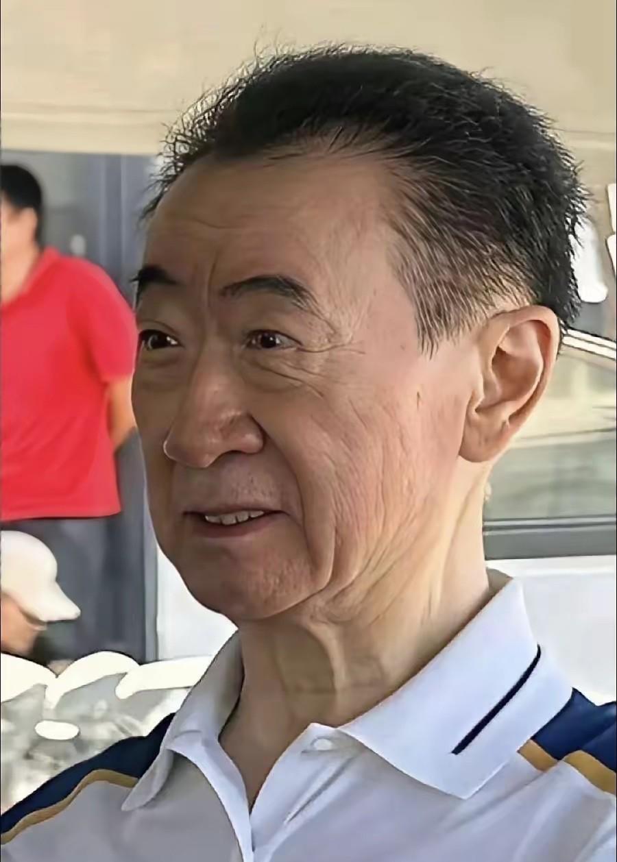 纵观过往布局，王健林心中最后悔的几笔投资，或许就是分别拿出五亿元给到王思聪、张艺