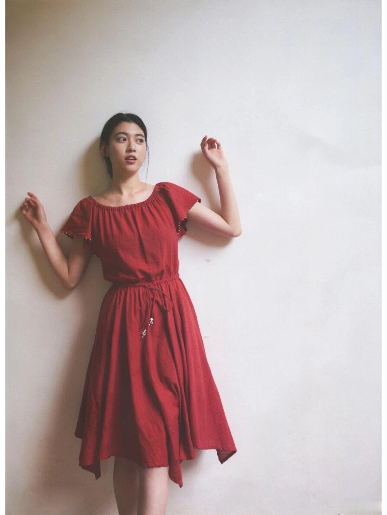 三吉彩花胶片写真