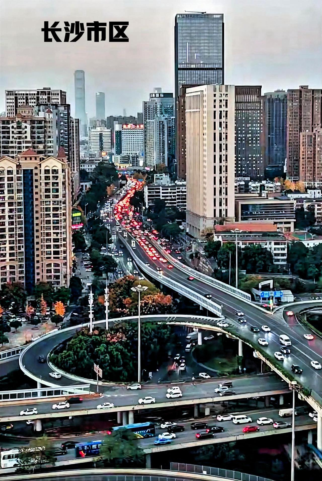 长沙城市，其实还算有上头，城区交通算得上有小亮点，大气的话可能还远远不够。不过总