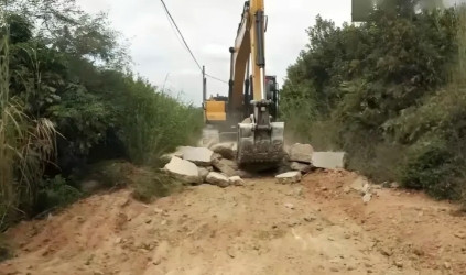 陕西华阴，男子欲开山修路造福乡邻，得到批准并申请到30万的修路资金。结果悲剧了，