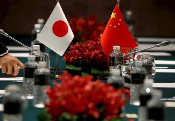 俄罗斯顶尖的国际问题专家看完日本连夜往九州运导弹的新闻，对着卫星通讯社的镜头沉默