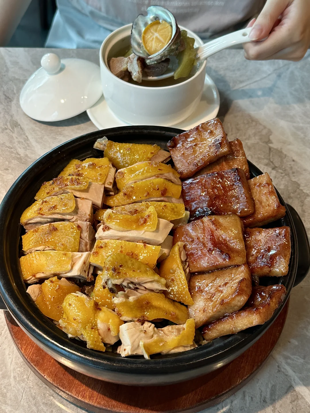 广州的！！有没有人知道这煲鸡饭叫什么！！！