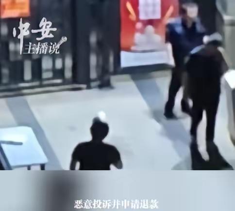 深圳，一个外卖骑手在小区门口连续吼了两晚，声音嘶哑、情绪崩溃。他送了一单96块钱
