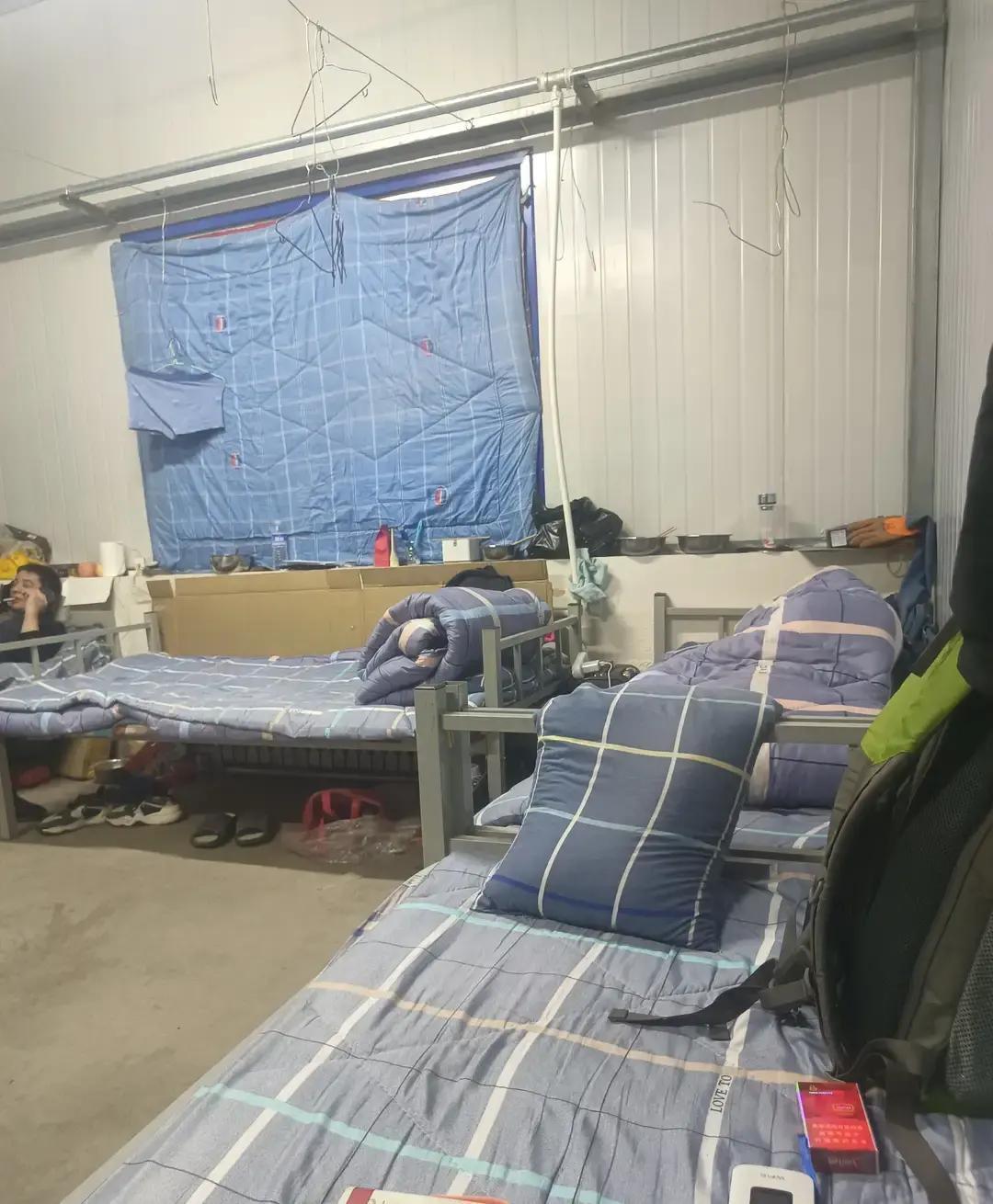 背上30万的债，人才会明白，有些选择根本由不得自己没办法，一头扎进了煤矿，成了