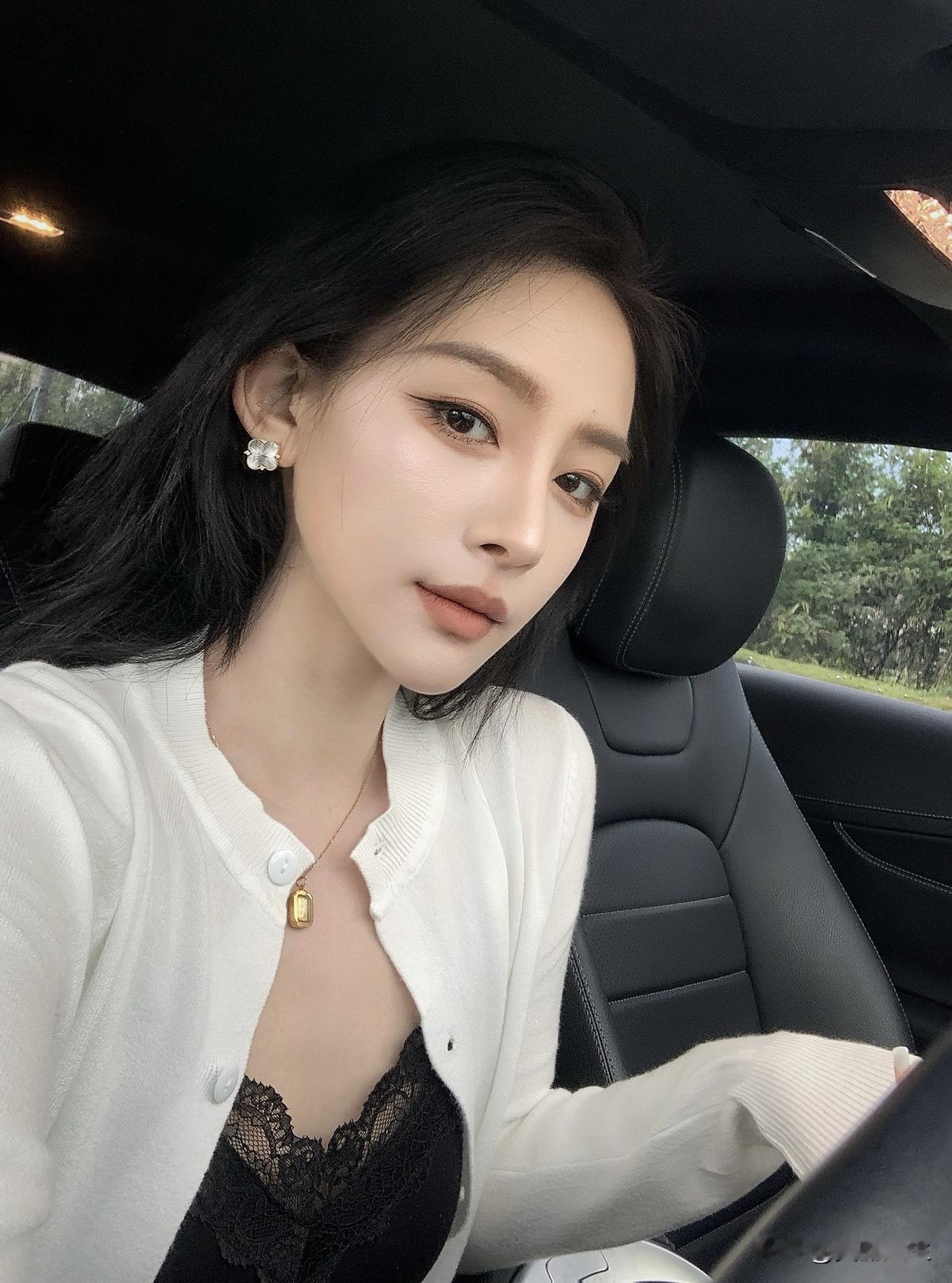 没有什么比一顿和朋友的聚餐更让人心情愉悦了，尤其是在外边美好、美食丰富的时候。