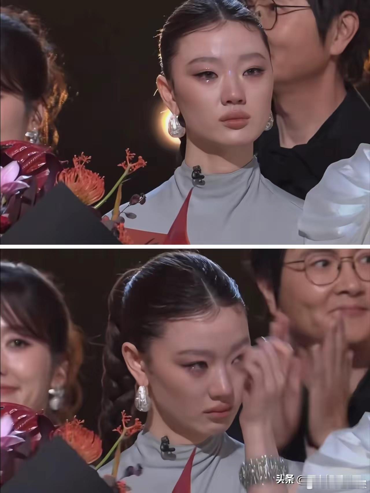 在总决赛的舞台上，四位候选人争夺终极歌王，最终她获得第三名。令